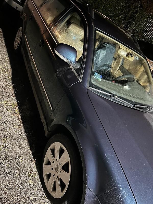 Blau Gebraucht 2004 VW Passat Kombi | 500 € (Superpreis) - Bild 1/4