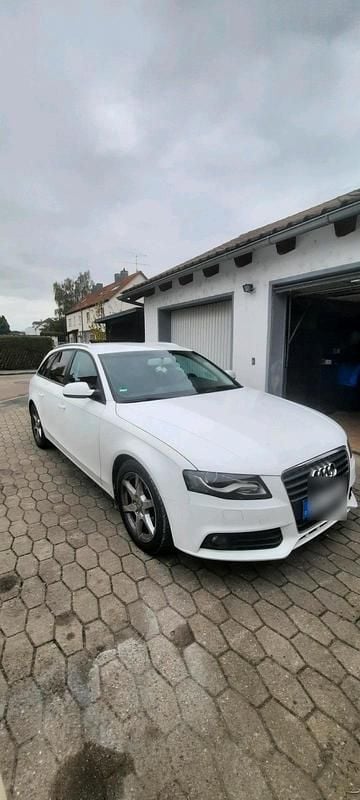 Weiß Gebraucht 2009 Audi A4 Kombi | 3.950 € - Bild 1/4