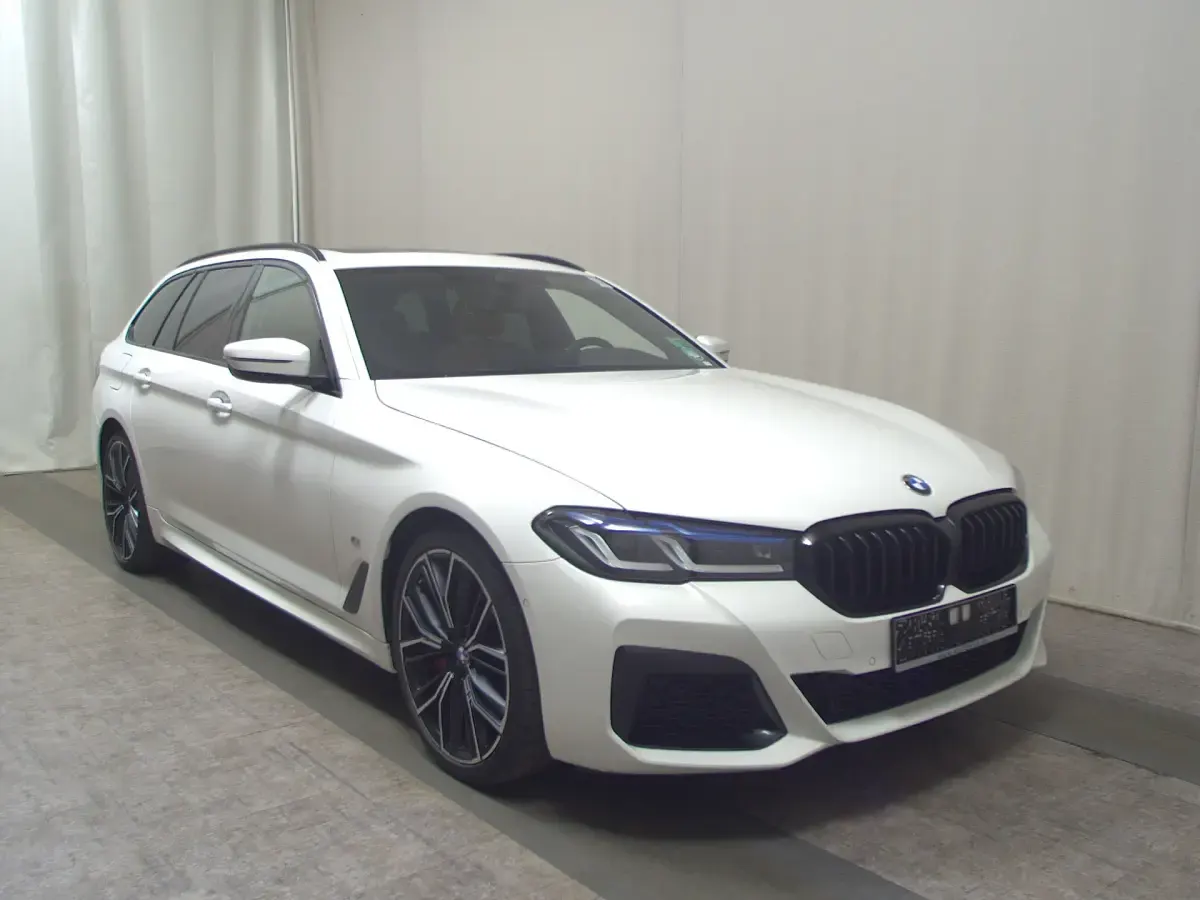 Gebraucht BMW 540 M Sport 340 PS (250 kW) 2023 Alpinweiss iii Kombi