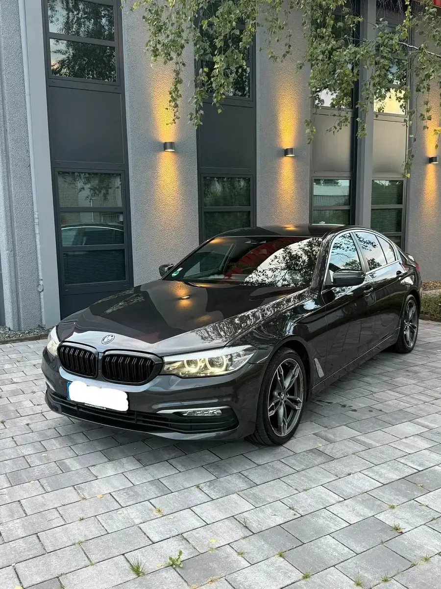 Gebraucht BMW 520 Sport Line 190 PS (139 kW) 2017 Grau Limousine