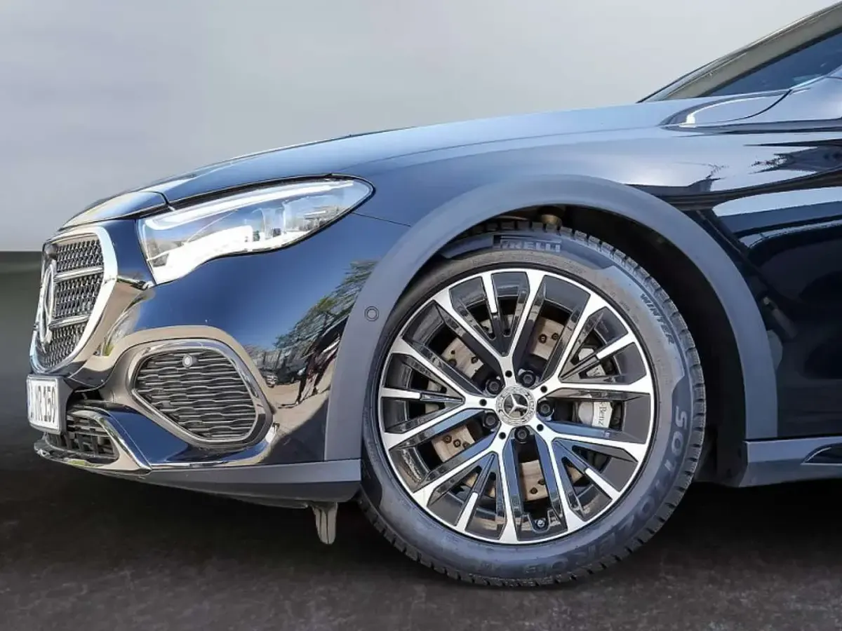 Gebraucht Mercedes E450 Avantgarde 367 PS (269 kW) 2025 Metalliclack obsidianschwarz Kombi