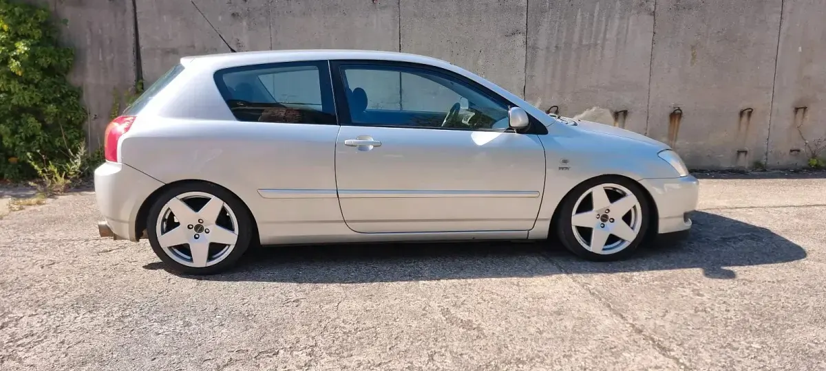 Gebraucht Toyota Corolla 110 PS (80 kW) 2003 Silber Kleinwagen