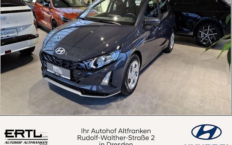 Grau Gebraucht 2025 Hyundai i20 Select Limousine | 20.290 € (Fairer Preis) - Bild 1/4