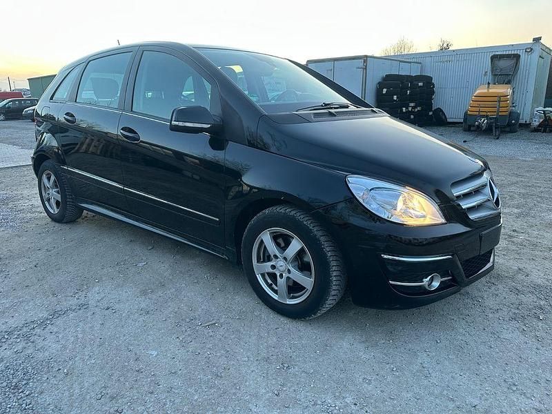Gebraucht Mercedes B180 109 PS (80 kW) 2011 Tridionsicherheitszelle schwa Van / Kleinbus