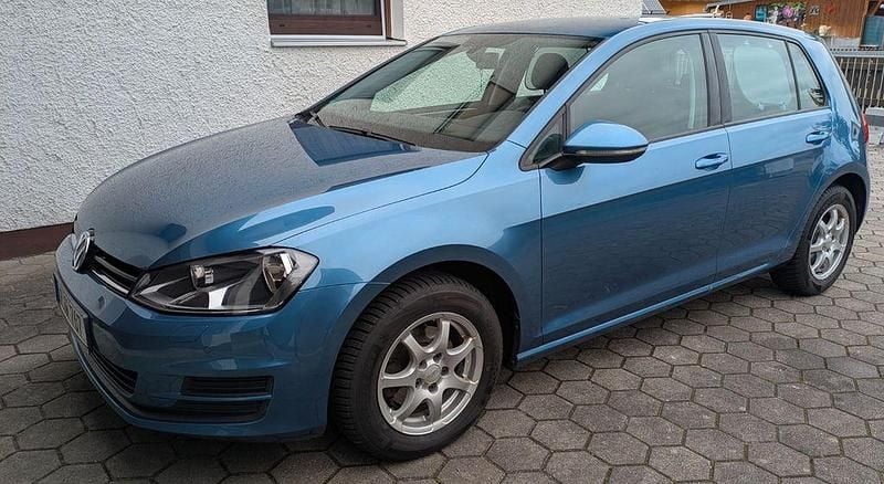 Blau Gebraucht 2014 VW Golf VII Comfortline Limousine | 7.990 € (Guter Preis) - Bild 1/4