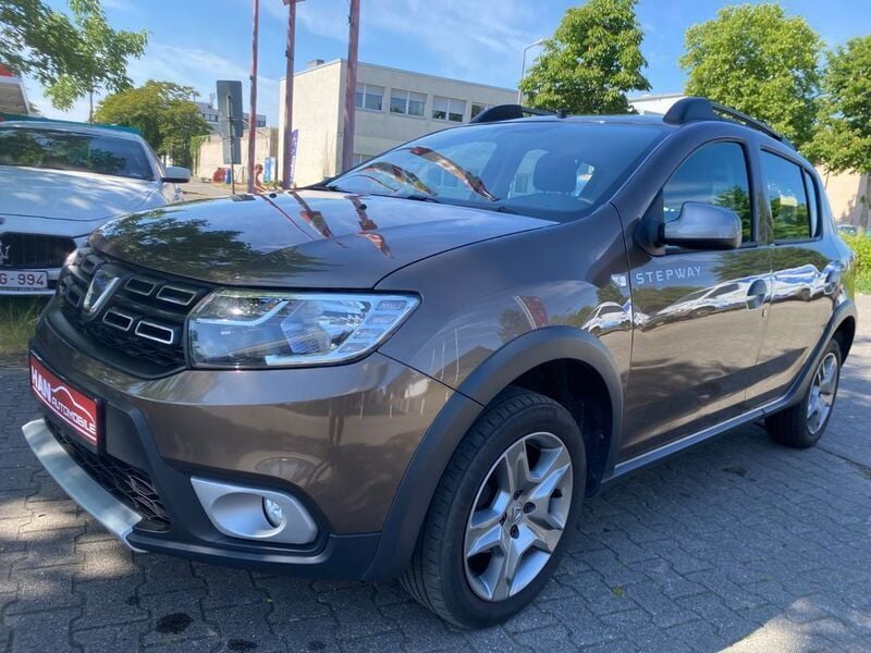 Braun Gebraucht 2019 Dacia Sandero Essentiel Kleinwagen | 4.990 € (Etwas zu teuer) - Bild 1/4