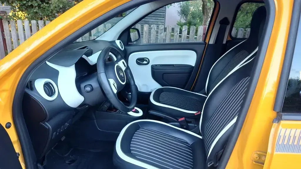 Gebraucht Renault Twingo Techno 60 kW (82 PS) 2022 Gelb Kleinwagen