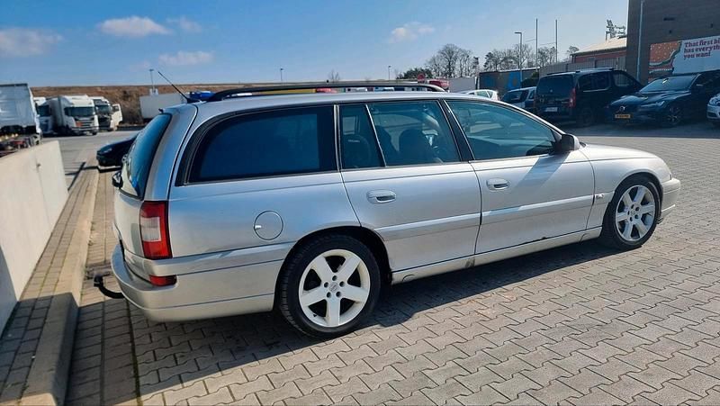 Silber Gebraucht 2001 Opel Omega Kombi | 1.300 € (Guter Preis) - Bild 1/4