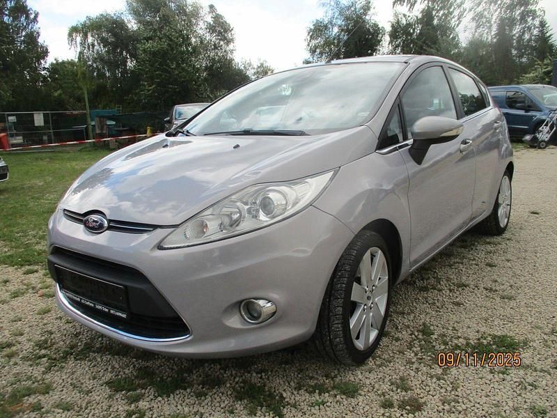 Silber Gebraucht 2011 Ford Fiesta Titanium Kleinwagen | 1.950 € (Superpreis) - Bild 1/4