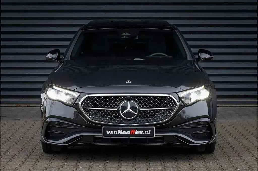 Gebraucht Mercedes E220 AMG line 220 PS (161 kW) 2025 Grau Limousine
