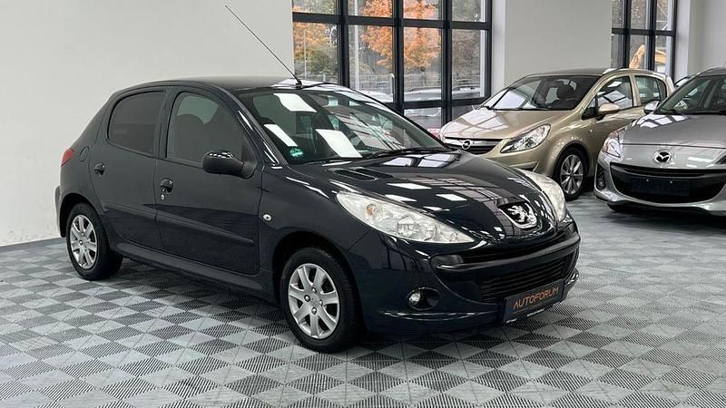 Grau Gebraucht 2012 Peugeot 206+ Basis Kleinwagen | 4.399 € (Teuer) - Bild 1/4