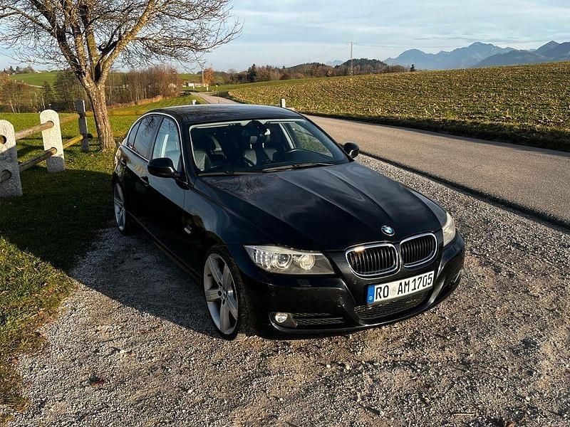 Schwarz Gebraucht 2011 BMW 335 Sport Line Limousine | 9.800 € - Bild 1/4