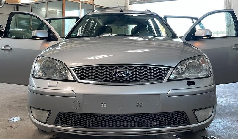 Gebraucht Ford Mondeo 131 PS (96 kW) 2005 Grau Kombi