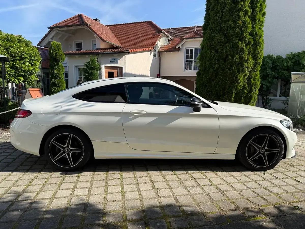 Gebraucht Mercedes C180 AMG line 156 PS (114 kW) 2017 Weiß Coupé