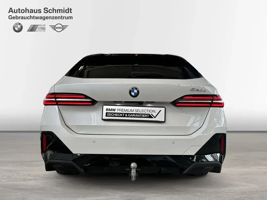 Gebraucht BMW 520 M Sport 197 PS (144 kW) 2025 Mineralweiß Kombi