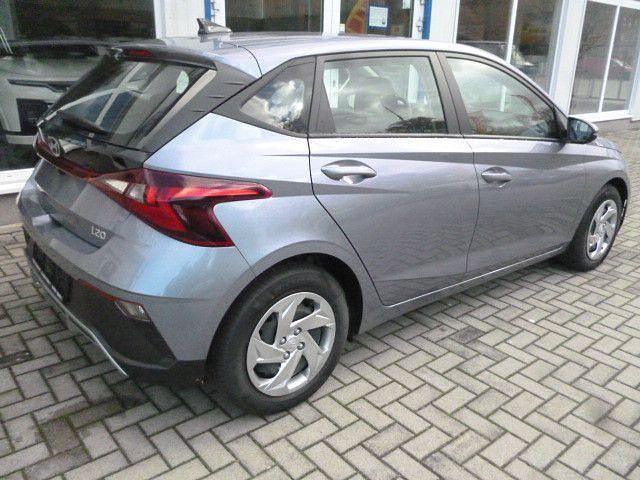 Neu Hyundai i20 79 PS (58 kW) 2025 Blau Limousine