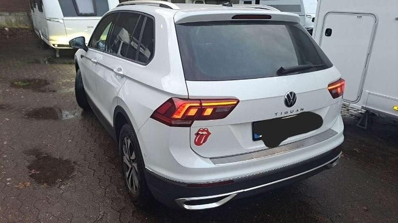 Używany VW Tiguan Active 150 KM (110 kW) 2021 Biały SUV