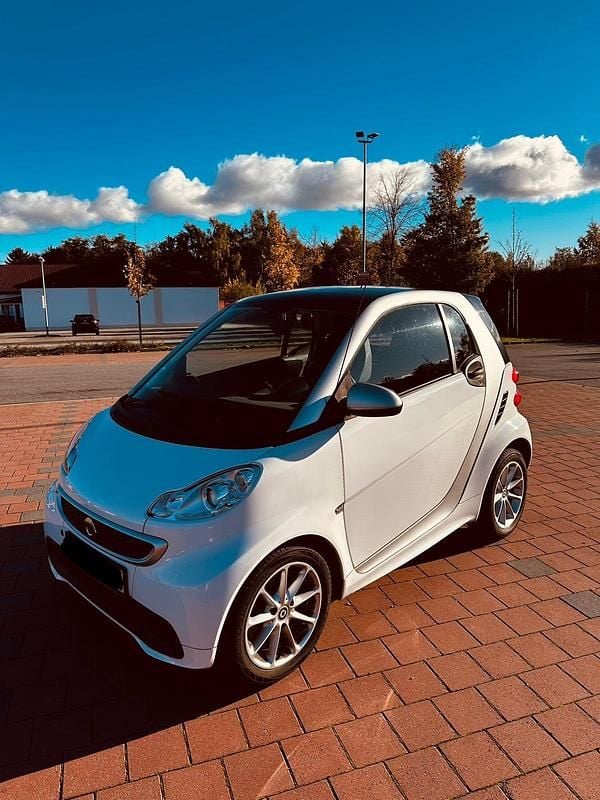 Weiß Gebraucht 2014 Smart ForTwo Coupé Coupé | 4.990 € (Fairer Preis) - Bild 1/4