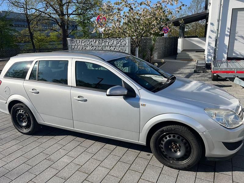 Second-hand Opel Astra Edition 101 CP (74 kW) 2009 Argintiu Berlinǎ
