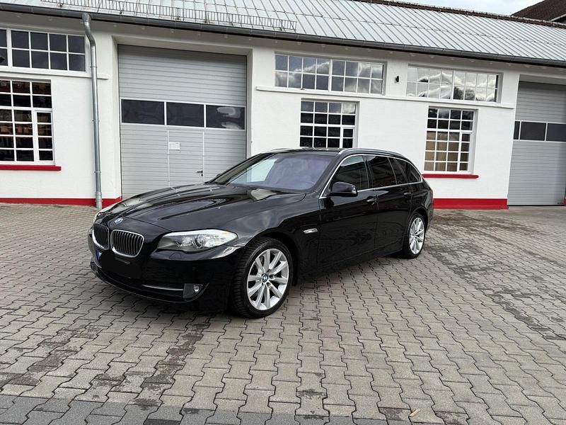 Gebraucht BMW 530 245 PS (180 kW) 2011 Schwarz Kombi