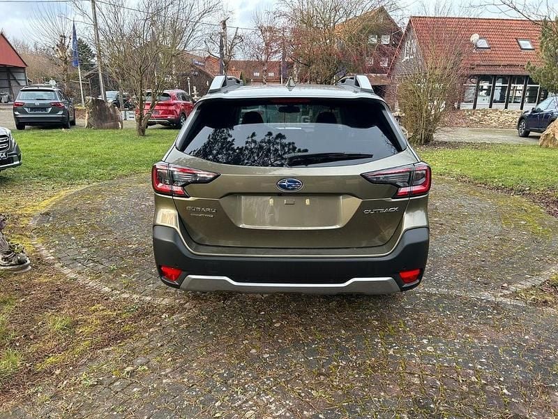 Neu Subaru Outback Platinum 169 PS (124 kW) 2026 Grün Limousine