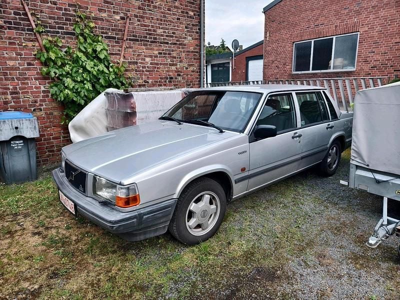 Silber Gebraucht 1990 Volvo 740 Limousine | 4.300 € - Bild 1/4