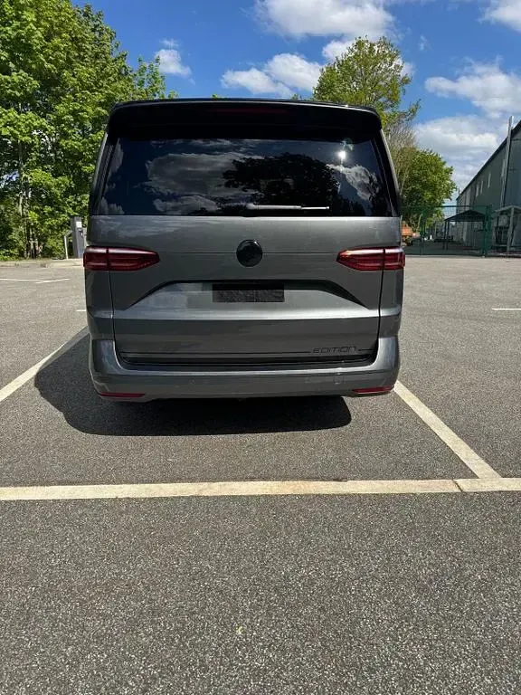 Gebraucht VW Multivan Edition 150 PS (110 kW) 2024 Grau Van / Kleinbus
