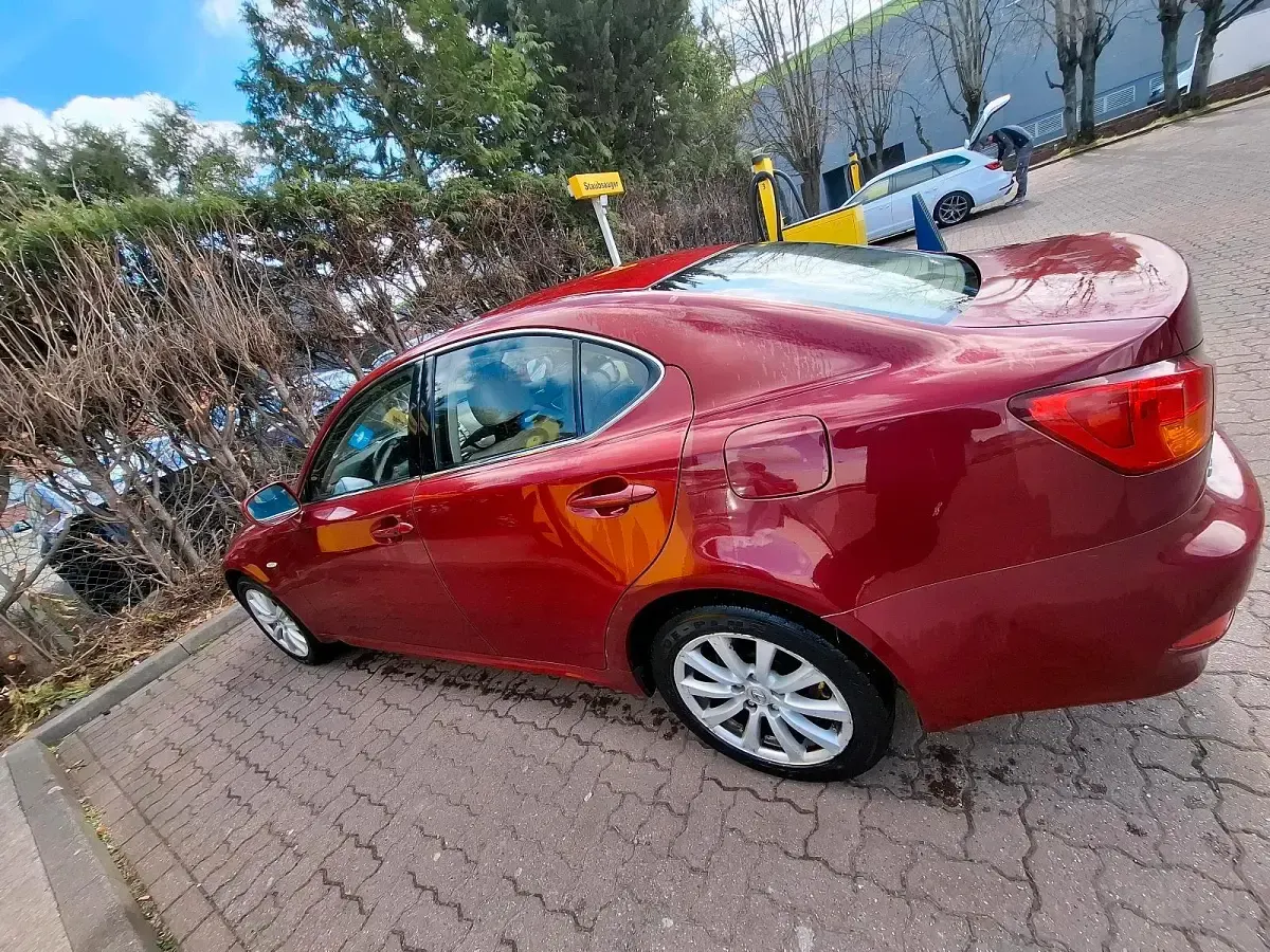 Gebraucht Lexus IS220d 177 PS (130 kW) 2007 Rot Limousine