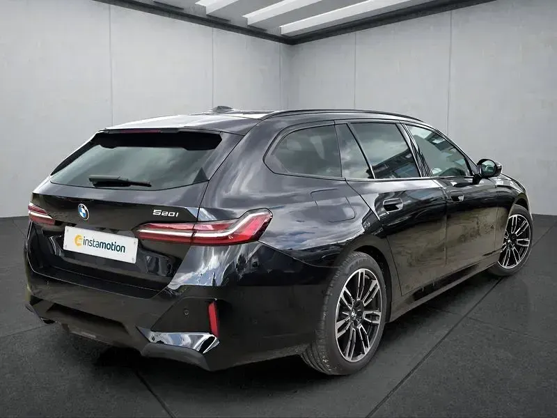 Gebraucht BMW 520 208 PS (152 kW) 2026 Schwarz Kombi