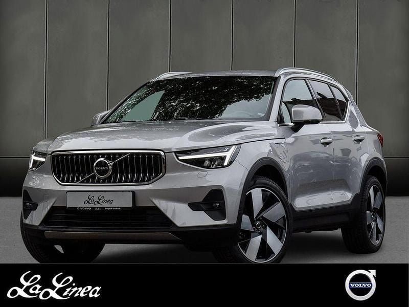 Silber Gebraucht 2022 Volvo XC40 Plus SUV | 34.950 € (Fairer Preis) - Bild 1/3
