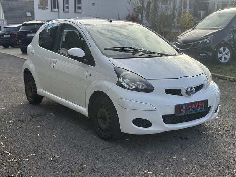 Gebraucht Toyota Aygo Cool 68 PS (50 kW) 2011 Weiß Kleinwagen