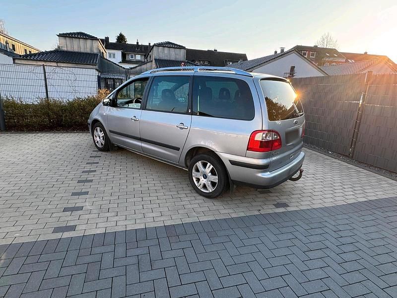 Gebraucht Ford Galaxy Ghia 131 PS (96 kW) 2005 Silber Van / Kleinbus