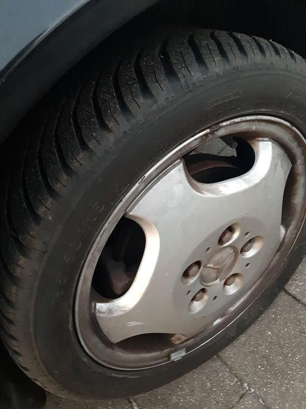 Second-hand Mercedes 190 125 CP (91 kW) 2000 Negru Berlinǎ