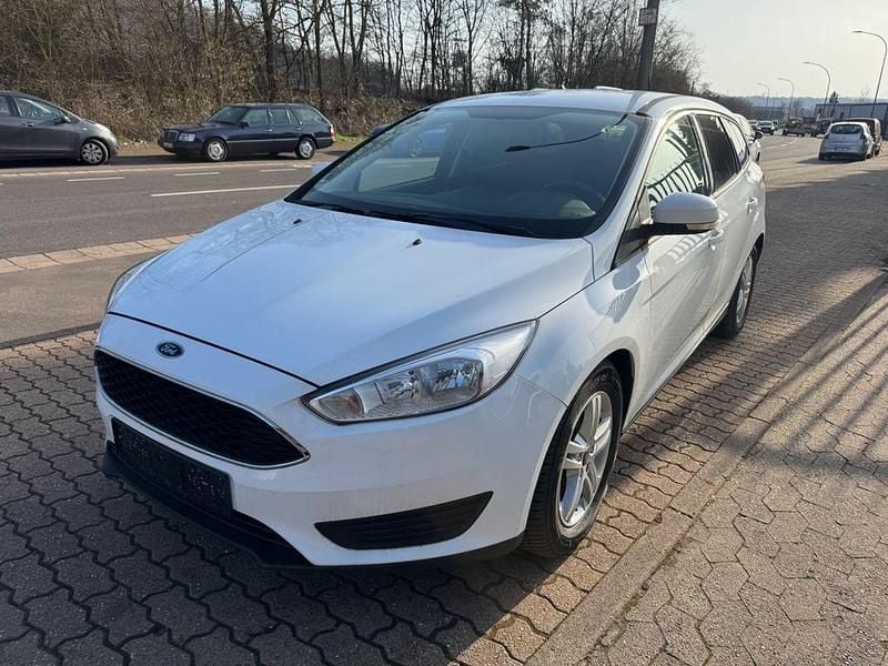 Gebraucht Ford Focus Trend 95 PS (69 kW) 2016 Weiß Limousine