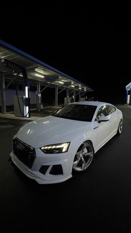 Weiß Gebraucht 2020 Audi A5 Sportback S-Line Limousine | 41.550 € (Teuer) - Bild 1/4