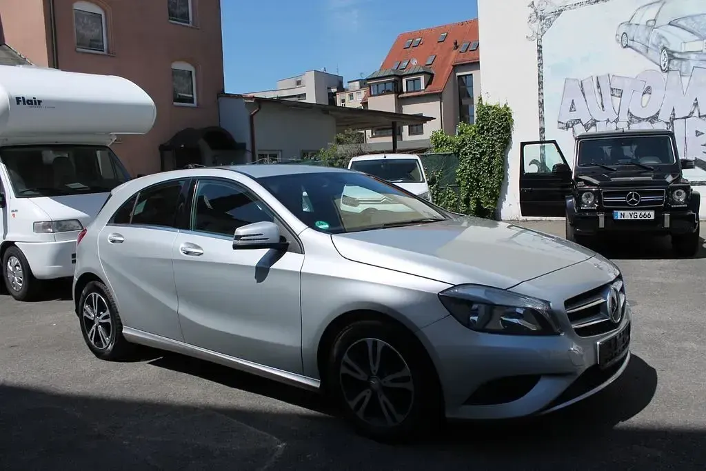 Gebraucht Mercedes A180 122 PS (89 kW) 2012 Silber Limousine