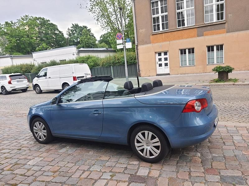 Gebraucht VW Eos 150 PS (110 kW) 2009 Blau Cabrio