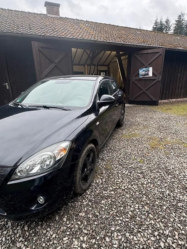 Gebraucht Kia Ceed 126 PS (92 kW) 2009 Schwarz Kleinwagen