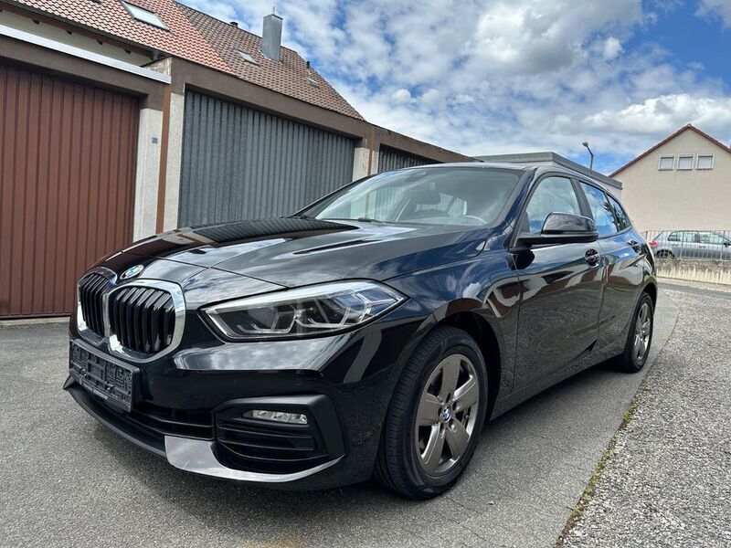 Schwarz Gebraucht 2022 BMW 118 Performance Kleinwagen | 17.990 € (Superpreis) - Bild 1/4
