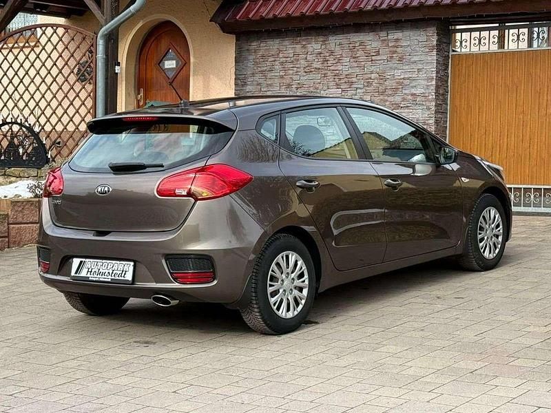 Gebraucht Kia Ceed Attract 99 PS (72 kW) 2016 Beige Kleinwagen