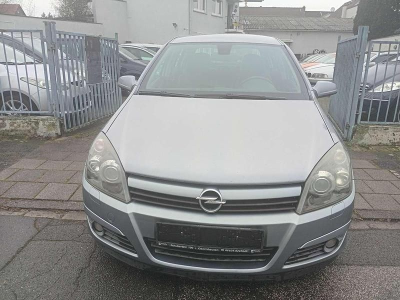 Gebraucht Opel Astra Edition 150 PS (110 kW) 2005 Lichtsilber m2 Kleinwagen