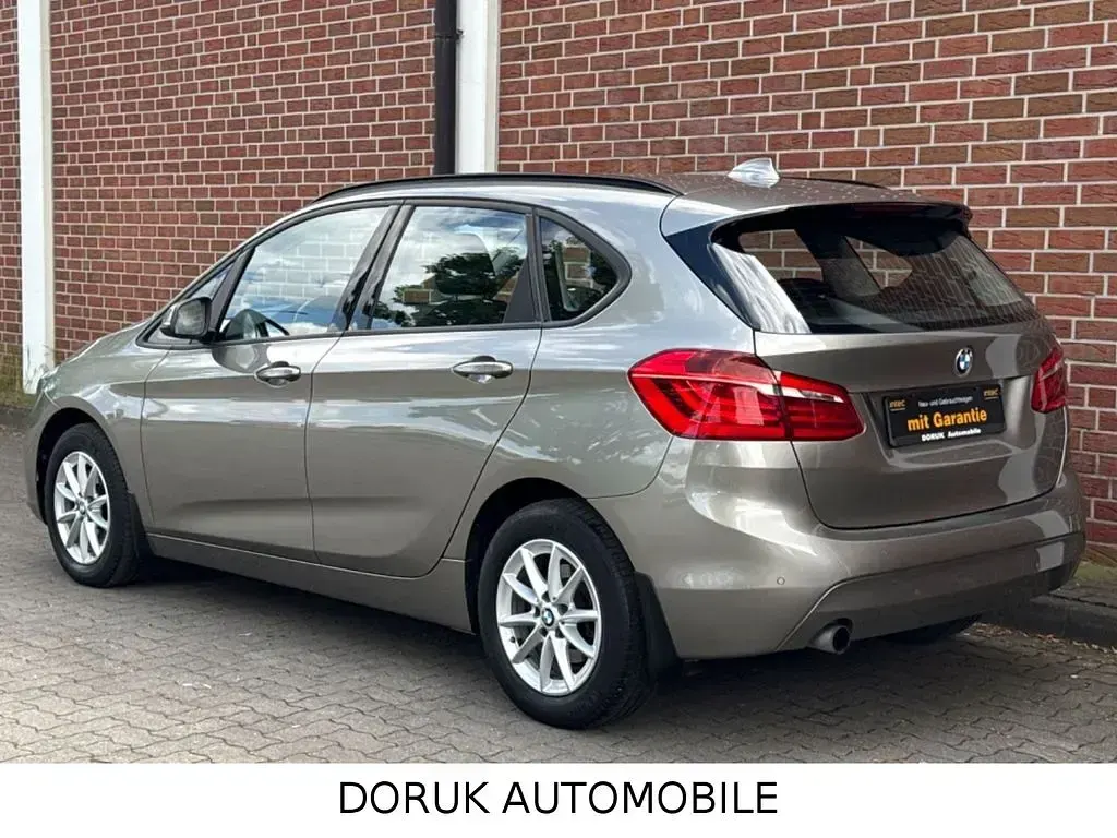 Gebraucht BMW 218 Active Tourer 136 PS (100 kW) 2016 Silber Van / Kleinbus
