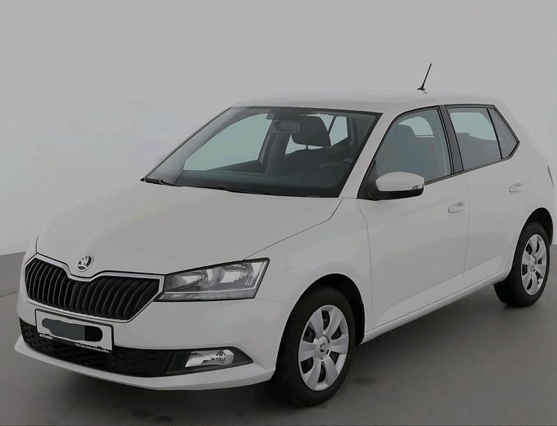 Weiß Gebraucht 2019 Skoda Fabia Active Limousine | 9.000 € (Guter Preis) - Bild 1/4