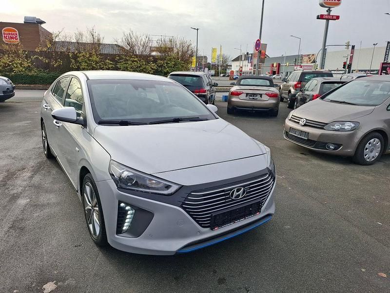 Silber Gebraucht 2017 Hyundai Ioniq Premium Kleinwagen | 11.999 € (Superpreis) - Bild 1/4