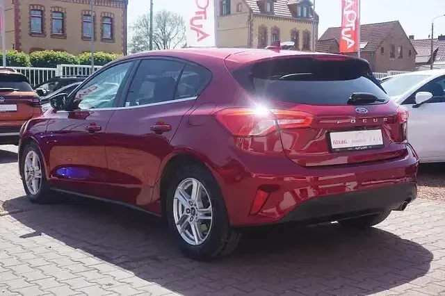 Gebraucht Ford Focus Cool & Connect 150 PS (110 kW) 2020 Rubyrot (metallic) Limousine