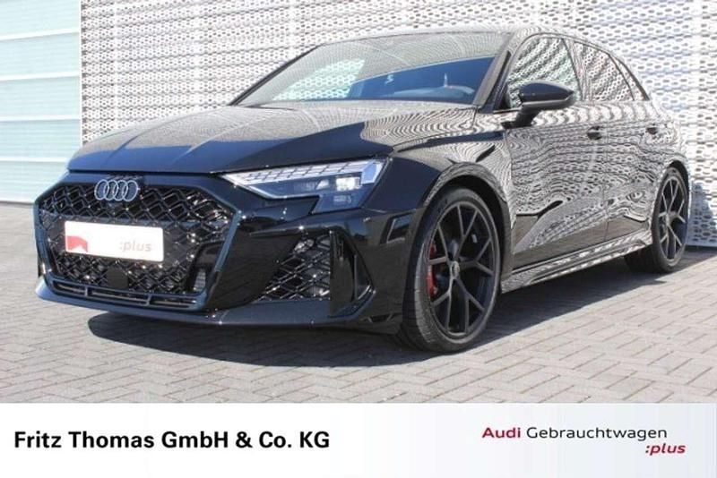 Mythosschwarz metallic Gebraucht 2025 Audi RS3 Sportback Ambiente Kleinwagen | 68.790 € (Fairer Preis) - Bild 1/4