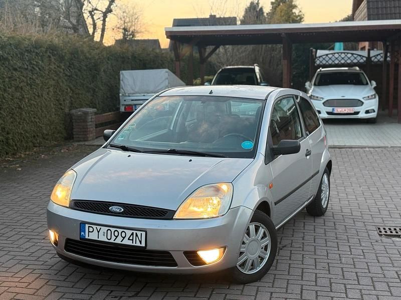 Gebraucht Ford Fiesta 85 PS (62 kW) 2004 Silber Kleinwagen