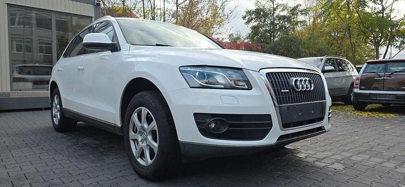 Weiß Gebraucht 2009 Audi Q5 Comfort SUV | 9.999 € (Fairer Preis) - Bild 1/4
