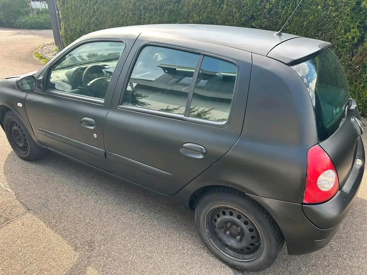 Gebraucht Renault Clio II 75 PS (55 kW) 2004 Schwarz Kleinwagen