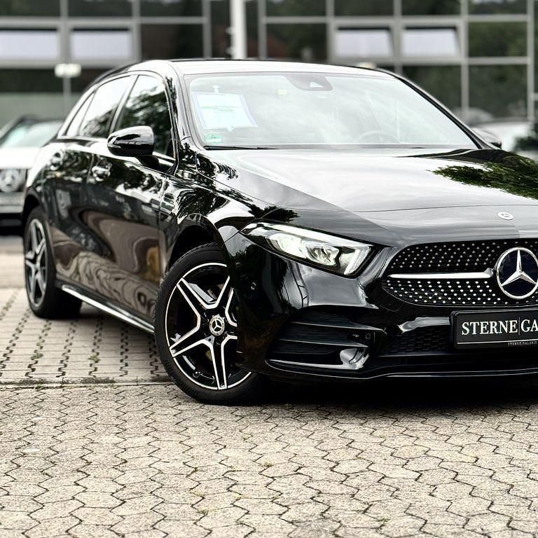 Schwarz Gebraucht 2020 Mercedes A250 AMG line Limousine | 26.900 € (Fairer Preis) - Bild 1/4